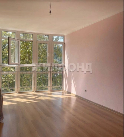 
   Продам 1-комнатную, 42 м², Ленинградская ул, 26а

. Фото 2.
