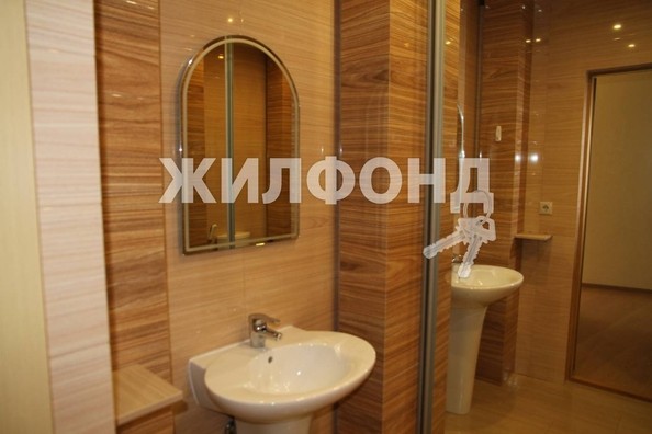 
   Продам 5-комнатную, 650 м², , 94/27

. Фото 5.