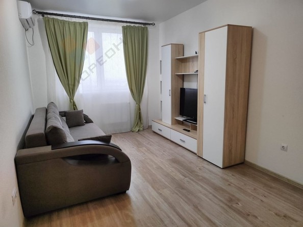 
   Продам 1-комнатную, 40 м², Бородинская ул, 156/2

. Фото 8.