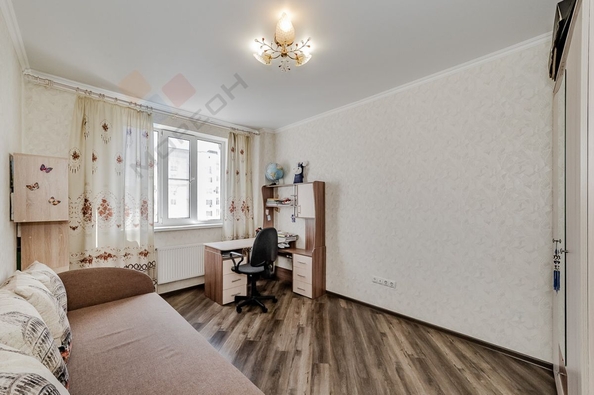 
   Продам 3-комнатную, 79.3 м², Александра Покрышкина ул, 2/2

. Фото 3.