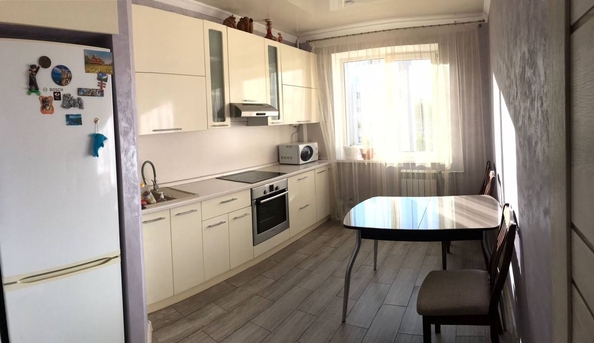 
   Продам 3-комнатную, 62 м², Парус мкр, д 20

. Фото 1.