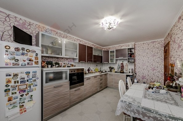 
   Продам 3-комнатную, 80 м², Севастопольская ул, 2/2

. Фото 2.
