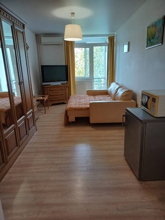 
   Продам 2-комнатную, 60 м², Богдана Хмельницкого пер, 8

. Фото 1.