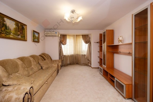 
   Продам 2-комнатную, 65.7 м², Ставропольская ул, 80

. Фото 2.