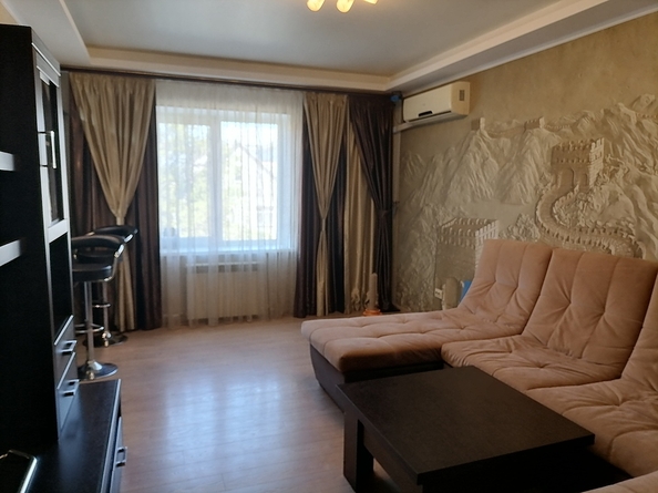 
   Продам 3-комнатную, 76 м², Новороссийская ул, 232

. Фото 4.