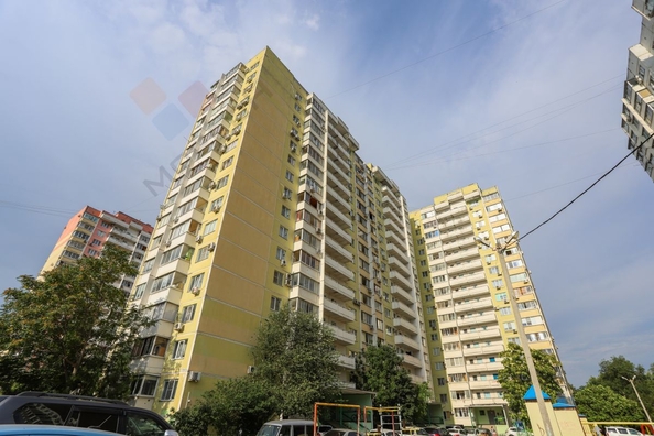 
   Продам 3-комнатную, 91.5 м², 40-летия Победы ул, 33/10

. Фото 1.