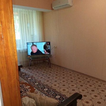 
   Продам 1-комнатную, 42 м², Гребенская ул, 58А

. Фото 2.