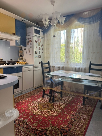 
   Продам 3-комнатную, 73 м², Думенко ул, 14

. Фото 4.