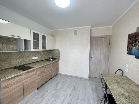 
   Продам 1-комнатную, 38 м², Адмирала Пустошкина ул, 22к6

. Фото 1.