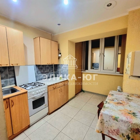 
   Продам 2-комнатную, 42 м², 1-й мкр

. Фото 1.