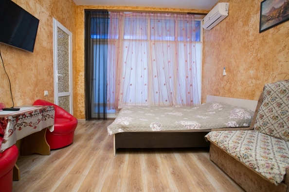 
   Продам 1-комнатную, 18.5 м², Просвещения ул, 153А

. Фото 1.