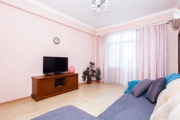 
   Продам 1-комнатную, 32 м², Макаренко ул, 8

. Фото 1.