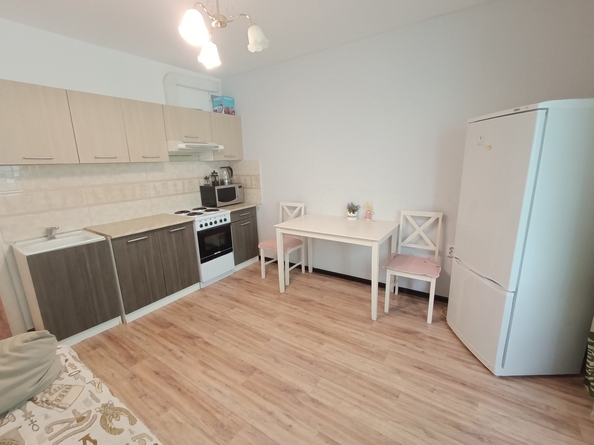 
   Продам 1-комнатную, 37 м², Адмирала Пустошкина ул, 10

. Фото 11.