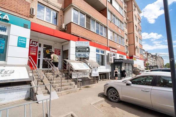 
   Продам торговое помещение, 27.6 м², Сергея Есенина ул, 100

. Фото 1.