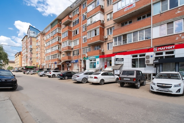 
   Продам торговое помещение, 27.6 м², Сергея Есенина ул, 100

. Фото 3.