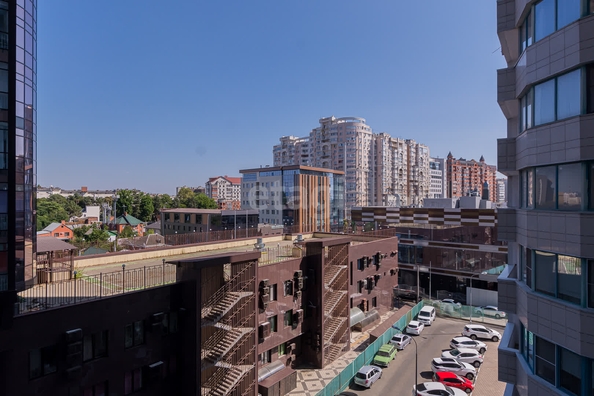 
   Продам 3-комнатную, 135 м², Кубанская Набережная ул, 37/12

. Фото 27.