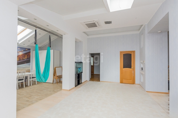 
   Продам 3-комнатную, 177.5 м², Черкасская ул, 79

. Фото 2.