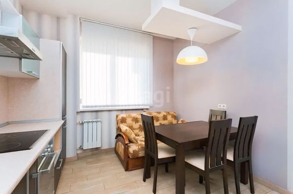 
   Продам 1-комнатную, 52 м², Кубанская Набережная ул, 37/10

. Фото 4.