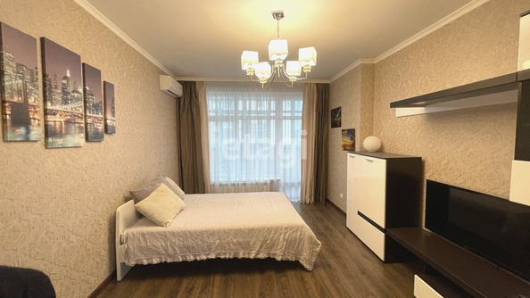 
   Продам 1-комнатную, 51.3 м², Клары Лучко б-р, 14/2

. Фото 2.