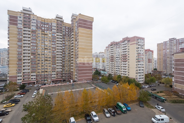 
   Продам 2-комнатную, 71 м², Артезианская ул, 20

. Фото 4.