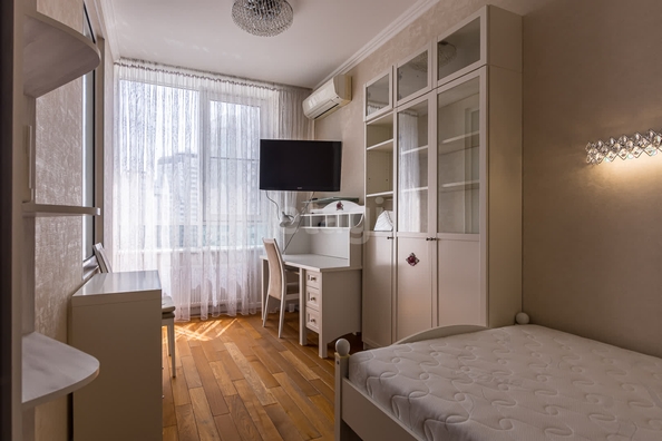 
   Продам 3-комнатную, 130 м², Кубанская Набережная ул, 37/11

. Фото 35.