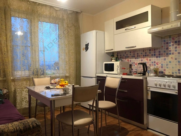 
   Продам 2-комнатную, 57 м², Краевая ул, 1/3

. Фото 7.