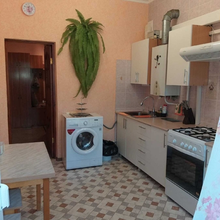 
   Продам 1-комнатную, 43 м², Гребенская ул, 58А

. Фото 2.