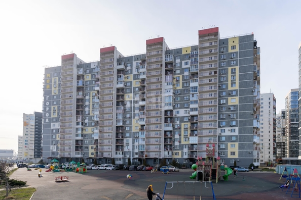 
   Продам 3-комнатную, 76.8 м², Западный Обход ул, 39/1  7

. Фото 32.