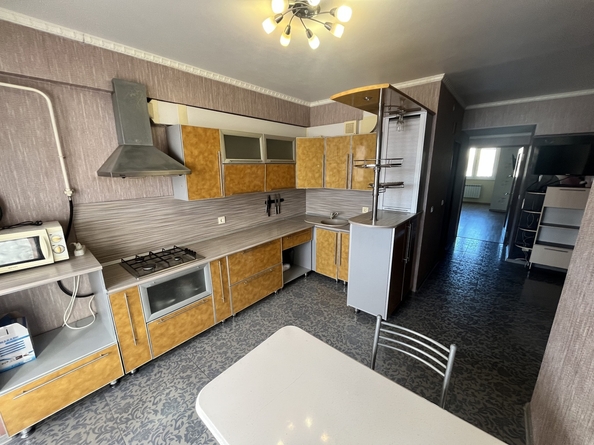 
   Продам 2-комнатную, 50 м², Омелькова ул, 14В

. Фото 2.