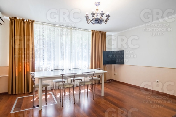 
   Продам 4-комнатную, 75 м², Новоселов ул, 11

. Фото 2.