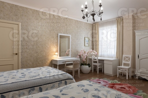 
   Продам 4-комнатную квартира, 292 м², Пирогова ул, 5/10

. Фото 19.