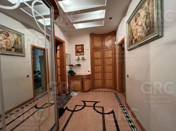 
   Продам 4-комнатную, 110 м², Советская ул, 46

. Фото 2.