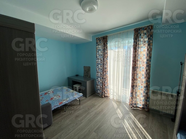 
   Продам 3-комнатную, 92 м², Клубничная ул, 1/14

. Фото 8.