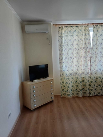 
   Продам 1-комнатную, 38 м², Рождественская ул, 42

. Фото 2.