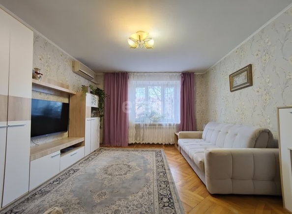 
   Продам 2-комнатную, 52 м², Бургасская ул, 56

. Фото 1.