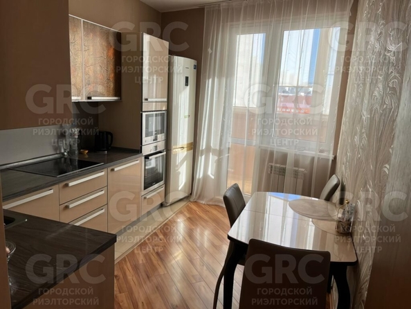 
   Продам 3-комнатную, 88 м², Юных Ленинцев ул, 10

. Фото 1.