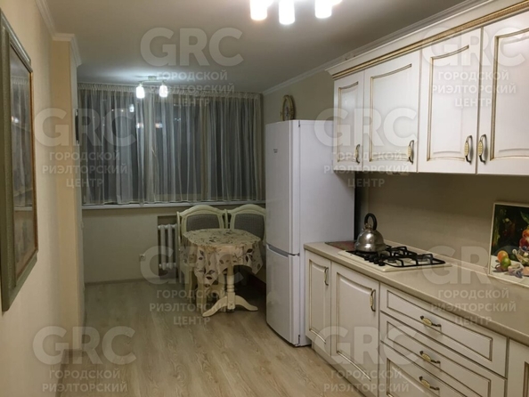 
   Продам 2-комнатную, 65 м², Островского ул, 47

. Фото 1.