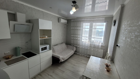 
   Продам 2-комнатную, 42 м², Толстого ул, 130к1

. Фото 2.