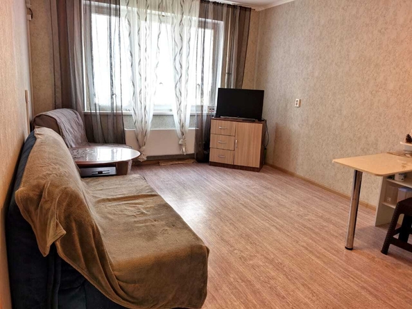 
   Продам 1-комнатную, 42 м², Ленина ул, 233

. Фото 1.