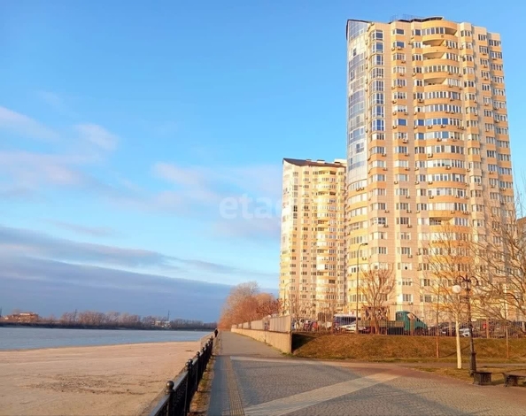 
   Продам 2-комнатную, 62.2 м², Рождественская Набережная ул, 2

. Фото 11.