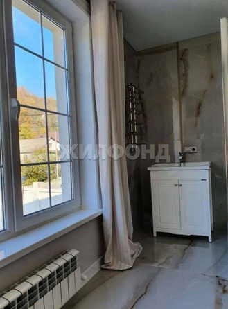 
   Продам дом, 450 м², Сочи

. Фото 8.