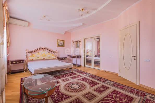 
   Продам 4-комнатную, 127.2 м², Володи Головатого ул, 302

. Фото 1.