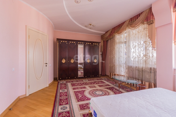 
   Продам 4-комнатную, 127.2 м², Володи Головатого ул, 302

. Фото 2.