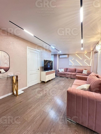 
   Продам 3-комнатную, 62 м², Просвещения ул, 81

. Фото 2.