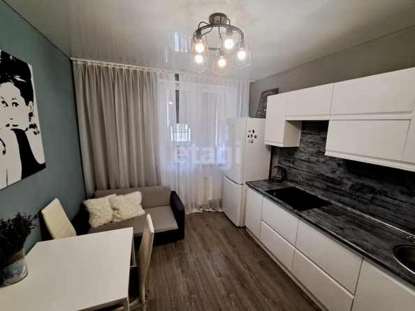 
   Продам 1-комнатную, 39 м², Цезаря Куникова ул, 24/1

. Фото 2.