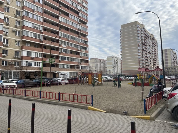 
   Продам 2-комнатную, 58 м², Евгении Жигуленко ул, 7/1

. Фото 8.