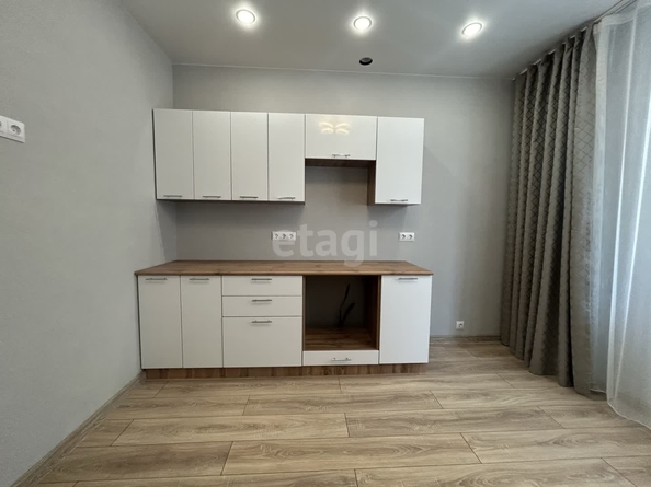 
   Продам 1-комнатную, 36 м², краеведа Соловьёва В.А. ул, 2/2

. Фото 3.