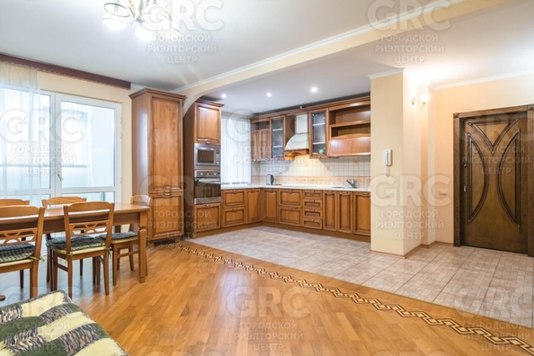 
  Продается 4-комн. квартира 205.6 м². Фото 23.