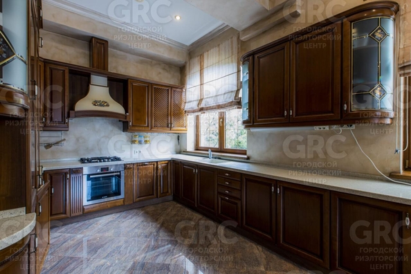 
   Продам дом, 750 м², Сочи

. Фото 11.