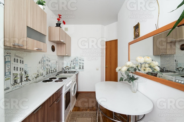 
   Продам 2-комнатную, 44 м², Вишневый пер, 85б

. Фото 1.